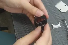 这么轻松的理发器刀头弹簧更换 你学会了吗？