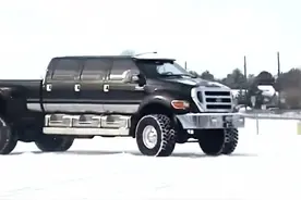 福特猛禽F750，最大皮卡，车身高度接近一层楼！视频封面