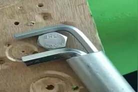 扳手太小用不了怎么办，用这个方法应急，简直太实用了！