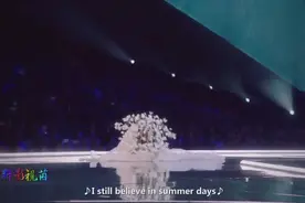 维密奚梦瑶摔倒全过程，虽然是一个失误，但还是得到了观众的鼓励视频封面