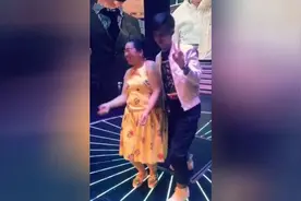 YY王冕现身斯卡拉与老板姜鹏、小黄飞一起跳舞视频封面