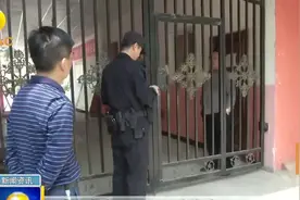 西安一学校涉嫌非法办学，教育局上门调查，校方拒不开门视频封面