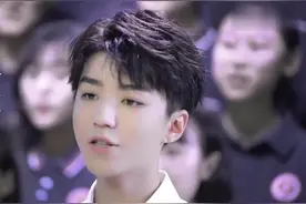 TFBOYS王俊凯重庆八中校庆，王俊凯领唱《闪亮的日子》！视频封面