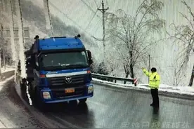 昨日212省道四轴以上半挂车放行图片