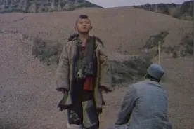 黄土地上解放前的儿童发型到现在80多年了，这种发型又开始流行了