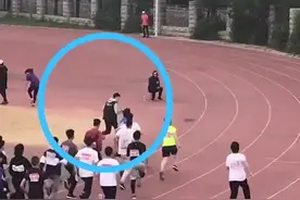 比运动员跑得还快的摄影小哥，网友吐槽：被摄影耽误的运动员。视频封面