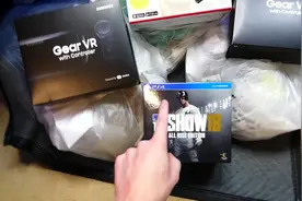 游戏垃圾桶探宝，找到正版游戏和游戏周边道具视频封面