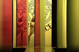 模特小姐姐身材完美，标准的s型身材，让人羡慕