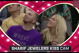 NBA暂停时间球迷KISS CAM亲嘴搞乱集锦视频封面