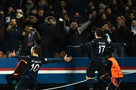 伊布卡瓦尼破门，巴黎2-1切尔西图片