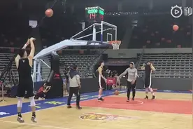 弹无虚发！可兰白克热身三分11连中视频封面