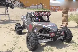 RC越野车模型，强劲的动力，在沙地里开起来就是爽。视频封面