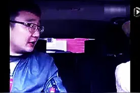 妹子和教练学车，突然躺下了图片