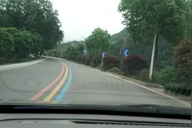 乡村道路上三色线是什么意思？度娘都回答不出来