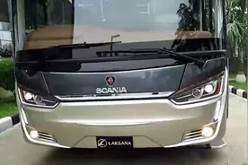 参观一下斯堪尼亚豪华巴士，一排就三个座位视频封面