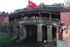 越南会安古镇来远桥，日本人修建华人翻修，会安的唯一古桥视频封面