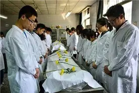 医学生第一次解剖尸体是什么感受？图片