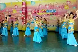 实拍中国舞12岁儿童排练古典舞蹈视频，美翻了视频封面