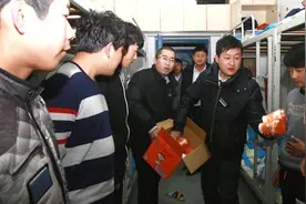 关怀从现在开始 山东万通教师深入宿舍慰问新生图片