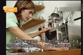 微波炉加热后取出盘子实在烫手，一个小窍门让你不再怕烫