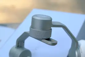 飞宇又推手机稳定器，外观酷似大疆，稳定性又是如何呢？图片