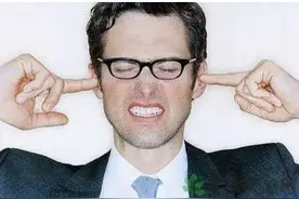 耳鼻喉专家讲解：耳朵进水了咋办图片