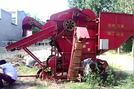 拖拉机拉的是什么机器？是不是传说中的小麦联合收割机——康麦英视频封面