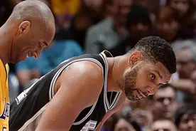 科比赛后展示受伤中指：难得有这样的机会图片