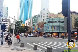 华强北号称全世界最全的手机零配件市场 只要你想买的他这里都有