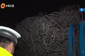 小货车超宽不可怕，这超宽的货物却让人不敢轻易靠近！