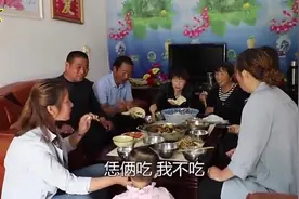 农村亲家大聚餐，娘家嫂子送儿媳妇一道菜，儿媳妇却不乐意吃视频封面