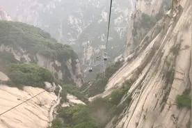 华山索道全过程，吓坏旁边的小姐姐，全程刺激惊险