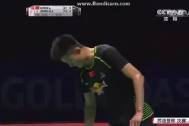 韩国男单扑杀，谌龙将球拍绕道身后救球，自己反扑得分，神之一手视频封面