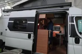 进口奔驰房车，128万来看看都有什么配置视频封面