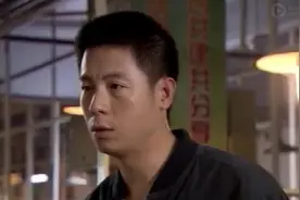 丈夫偶遇妻子的初恋，俩人见面就打起架，初恋竟带着妻子跑了视频封面