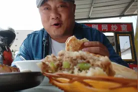 廊坊第一的烧饼熏肉引食客骑行100公里来吃34元1斤的熏肉味道如何视频封面
