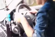 男生跟女生开车的区别  女生是这样开车的