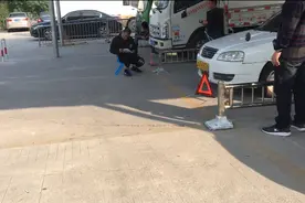 车管所上班的人挺轻松的，来审车的人这么少，挺羡慕他们