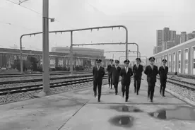 西安地铁司机上演《save》快闪，看了不帅，算我输！视频封面