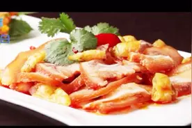 把猪耳 用野山椒凉拌着吃 哪知道这简单的菜，却好吃出了边界