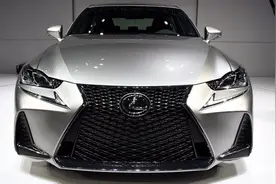 新款雷克萨斯IS上市，售33万？请给我一个不买ES的理由！