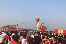 今天的北京天安门广场人为什么这么多？有些意外视频封面
