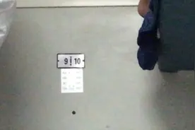 小伙坐卧铺车，居然看不懂自己的铺位，希望大家帮忙解答下视频封面