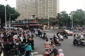 实拍广西南宁市朝阳路商业街，每天人流量爆棚，美女最集中的街道