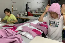 给“小棉袄”做的羽绒服，帽子这么大有点意外！