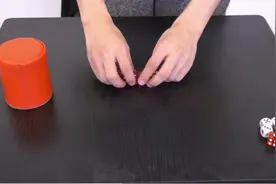 摇骰子叠起来的技巧，学会就去撩M视频封面