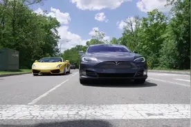 特斯拉最新广告：不光特别能装东西，还特别能装逼视频封面