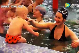 乌克兰举办婴儿游泳大赛 被萌娃入水姿态笑喷，你这么大还尿床呢图片