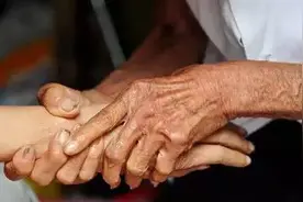 董事长与漂亮美女面试时的对话，接着发生了震惊的一幕！图片