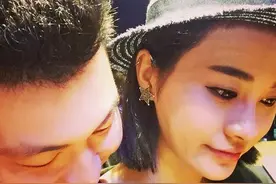 李根女友现身CBA半决赛现场  颜值高 大个漂亮白图片